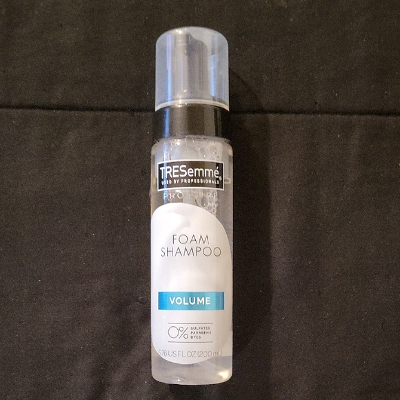 TRESemme Foam Shampoo - White and Blue - Picture 1 of 3